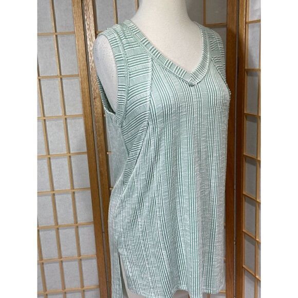 NineXIS Sm Sleeveless Blouse  - Picture 10 of 12